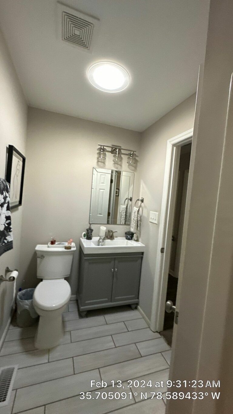 VELUX 14-inch Sun Tunnel bathroom application